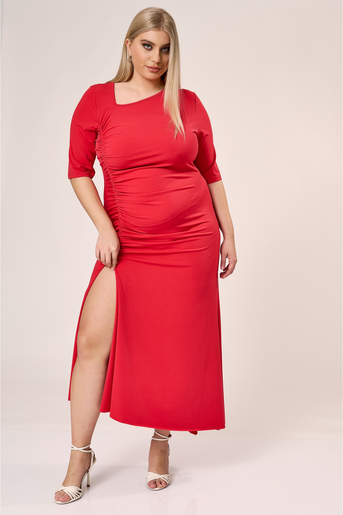 Dress maxi gathered on the front with  a slit  in the front and back super jersey Red